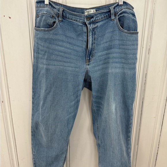 Abercrombie & Fitch Denim - Abercrombie & Fitch Light Blue Relaxed Jeans high rise mom jeans